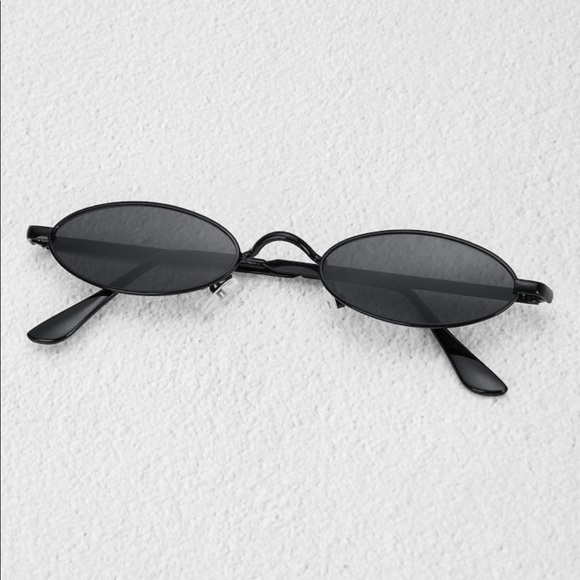 Black Tint Oval Sunglasses - Picture 3 of 4
